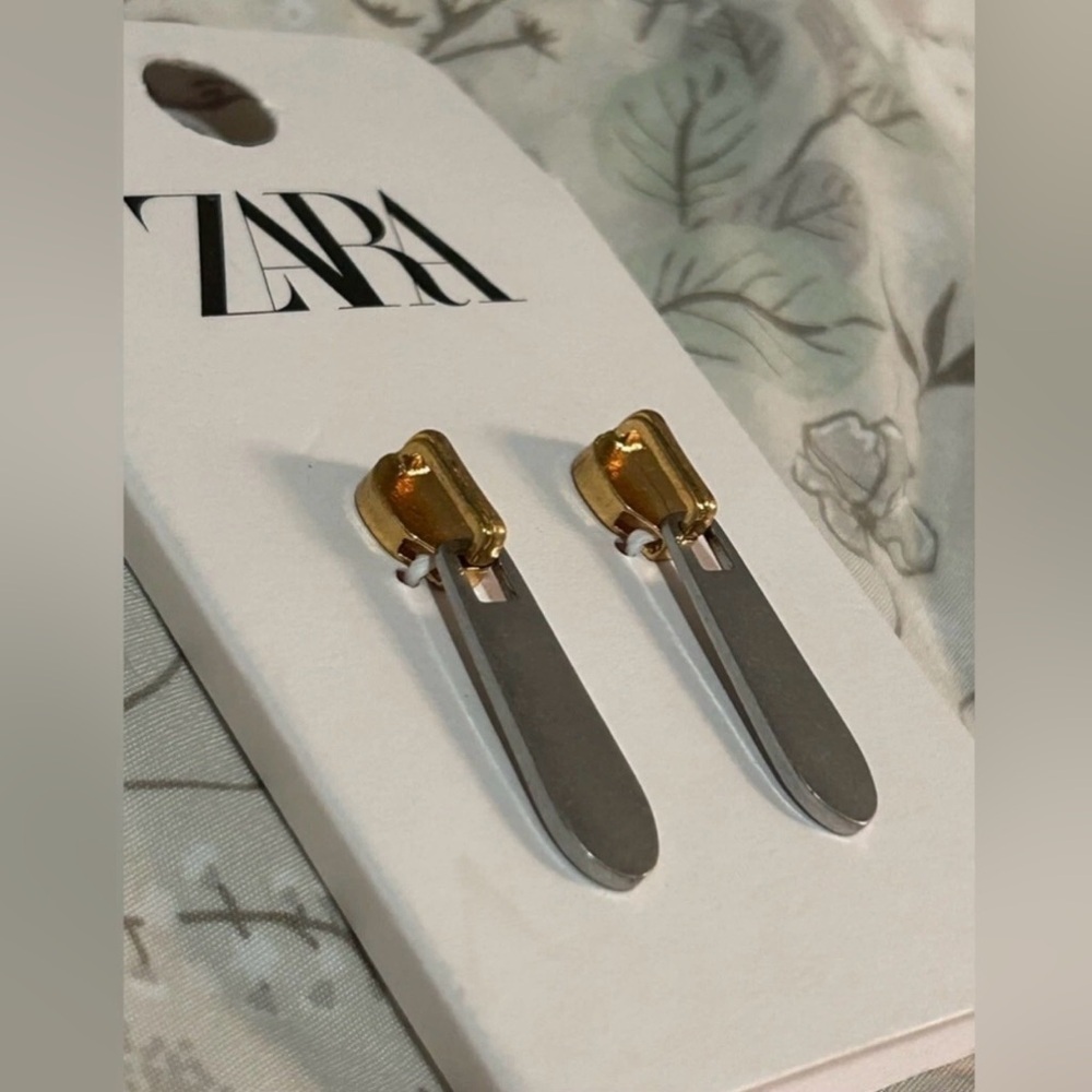 ZARA NEW WOMAN SS24 GOLD / SILVER
EARRINGS WITH ZIP PULL TAB REF:1856/048 - Picture 6 of 12